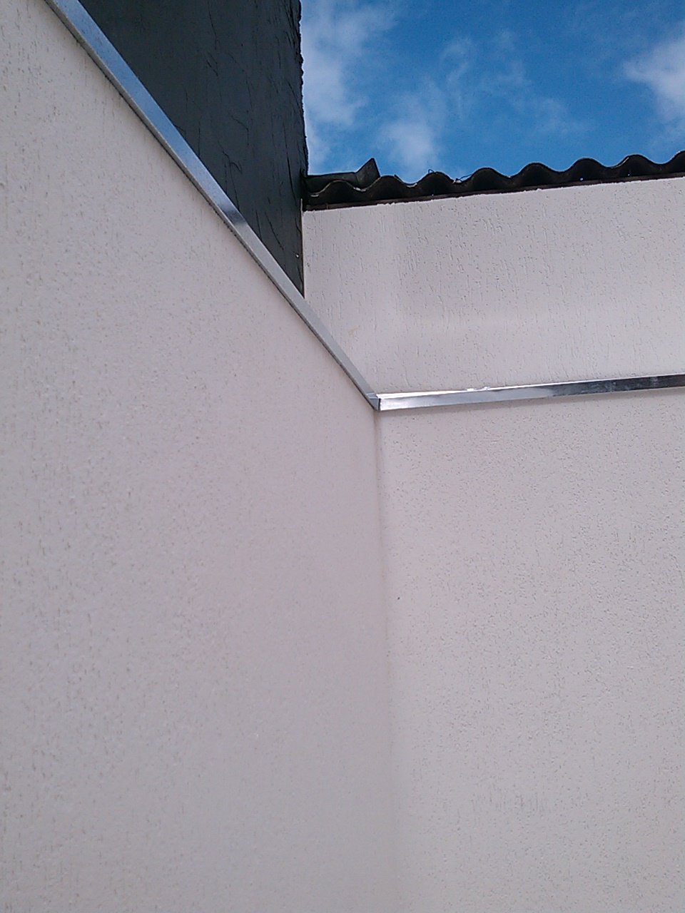 rufos no muro Rufos - Imagem 1